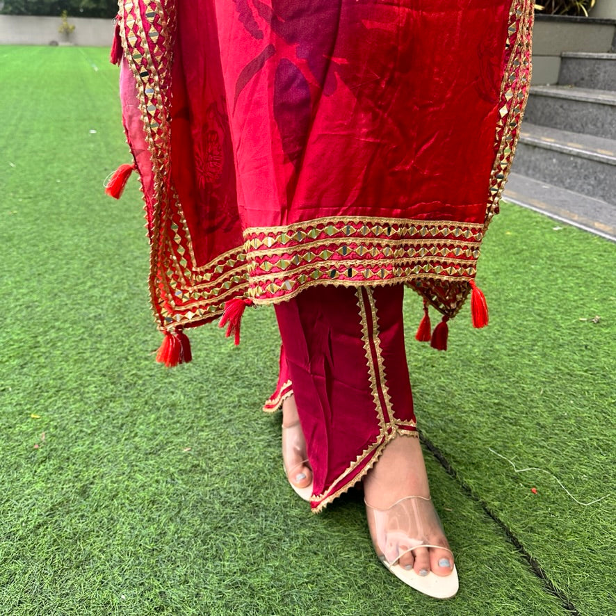 Festive kaftan with tulip pants