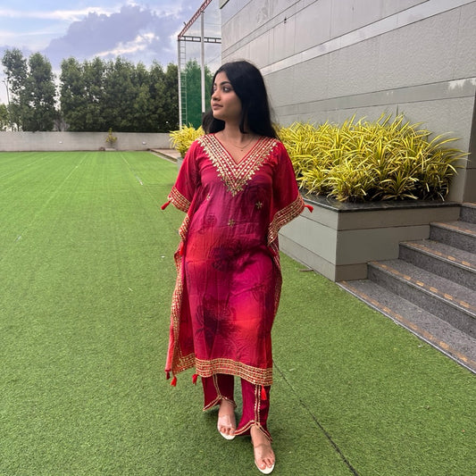 Festive kaftan with tulip pants